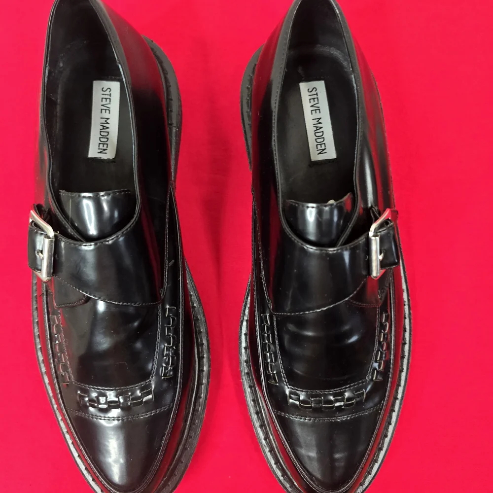 Steve Madden Black Leather Loafers with Broguing - Picture 1 of 6
